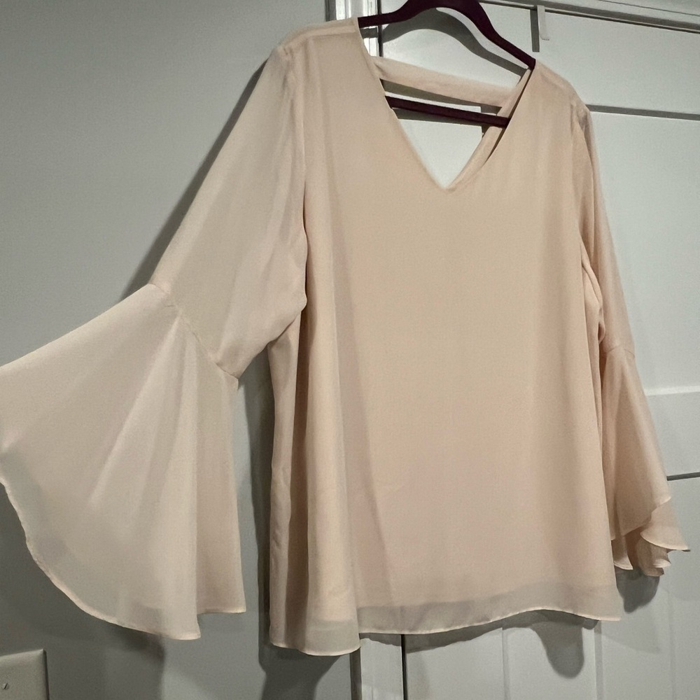 Flowy, light pink Zac & Rachel shirt